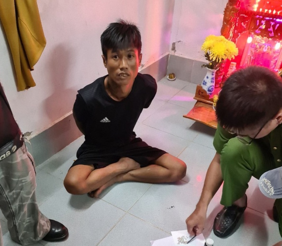 Bắt 9 đối tượng trong dường dây mua bán ma túy - 3 Bắt 9 đối tượng trong dường dây mua bán ma túy - 3