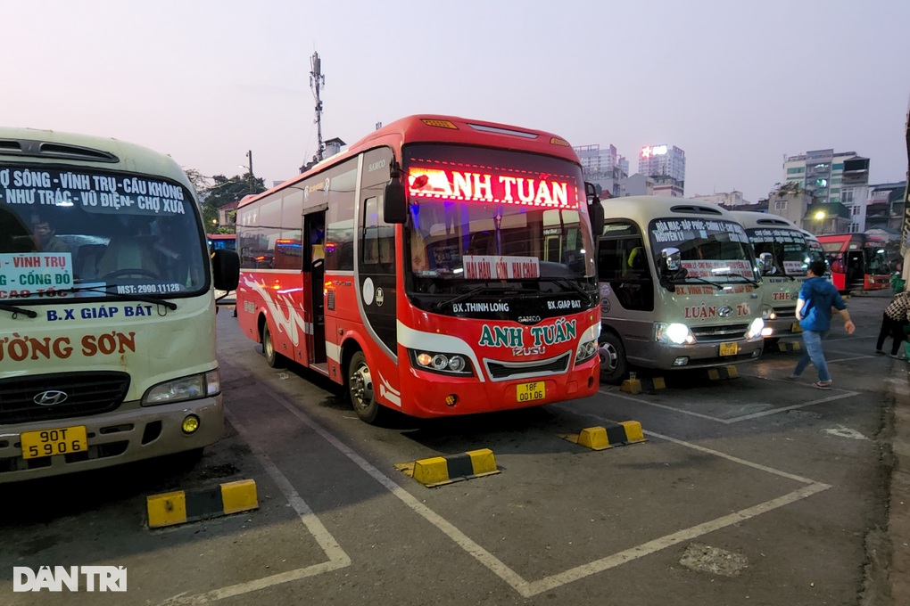 Nhà xe không tăng giá, người dân yên tâm về quê nghỉ Tết dương lịch - 3 Nhà xe không tăng giá, người dân yên tâm về quê nghỉ Tết dương lịch - 3