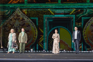 Phu nhân Đại sứ Mỹ, Nhật Bản và nhiều quốc gia trình diễn áo dài Việt Nam - 15