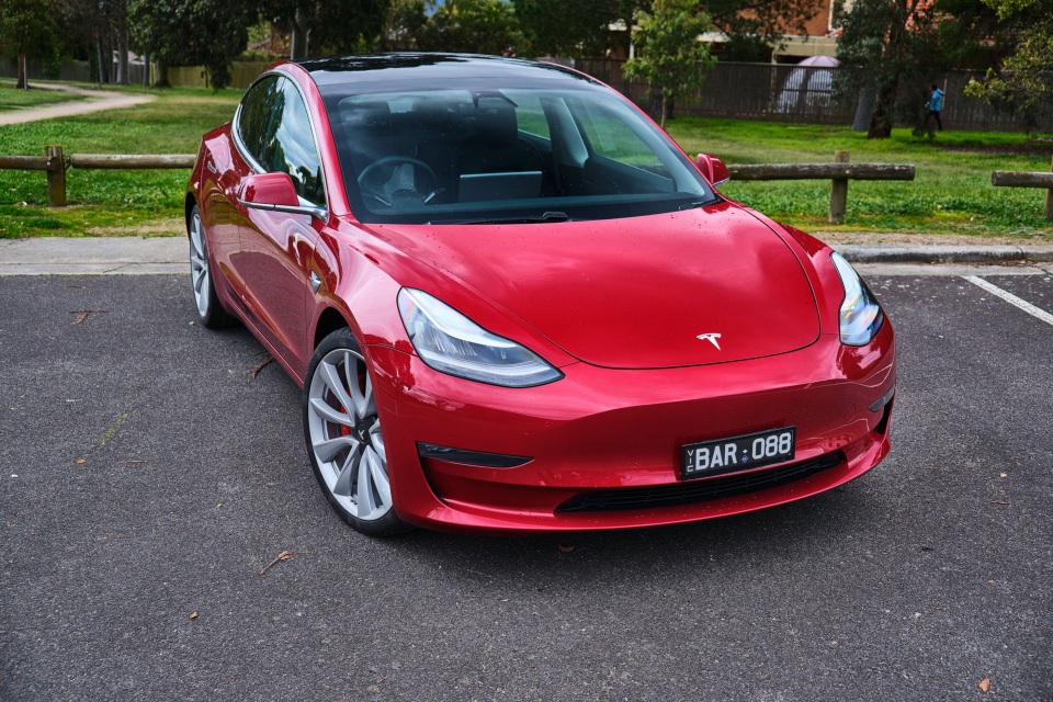 Doanh số của Tesla Model 3 chấp tất cả các dòng xe con của BMW cộng lại - 1 Doanh số của Tesla Model 3 chấp tất cả các dòng xe con của BMW cộng lại - 1