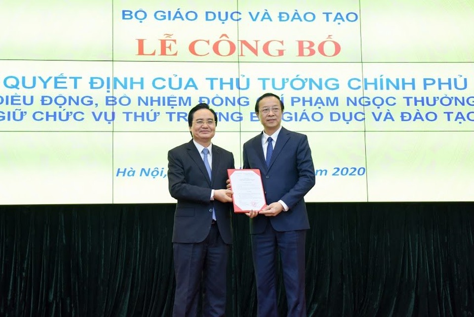 Trao quyết định điều động, bổ nhiệm tân Thứ trưởng Bộ GDĐT - 1 Trao quyết định điều động, bổ nhiệm tân Thứ trưởng Bộ GDĐT - 1