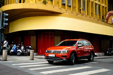 Volkswagen tặng 100% phí trước bạ cho khách mua SUV 7 chỗ Tiguan Allspace
