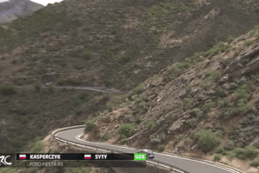 Rùng mình cảnh xe đua suýt lao xuống vực