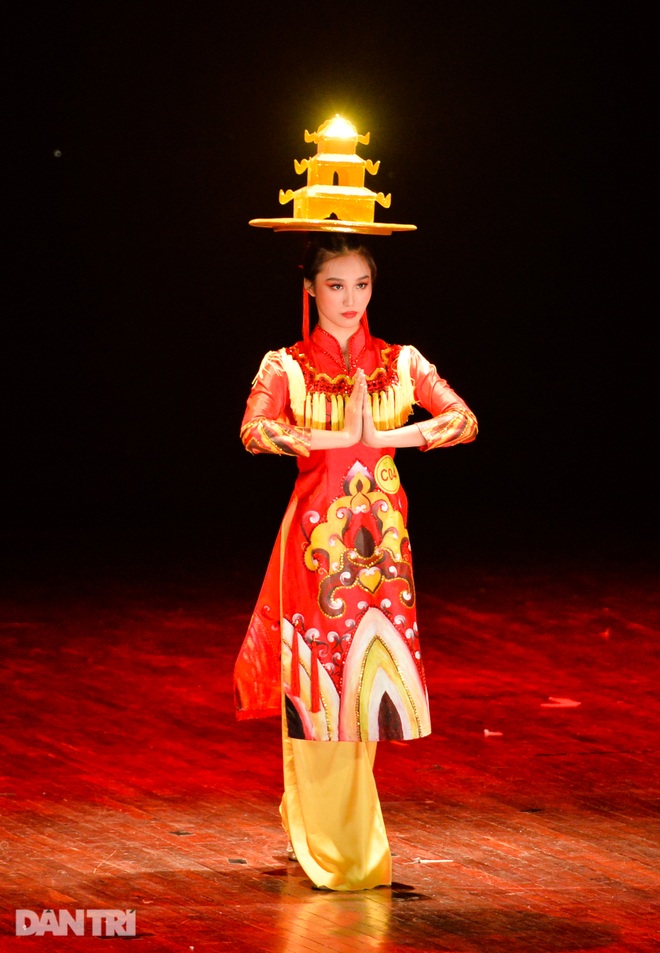 “Súy Vân”, “Hề chèo” thu hút người xem đêm diễn Tài năng múa - 19 “Súy Vân”, “Hề chèo” thu hút người xem đêm diễn Tài năng múa - 19