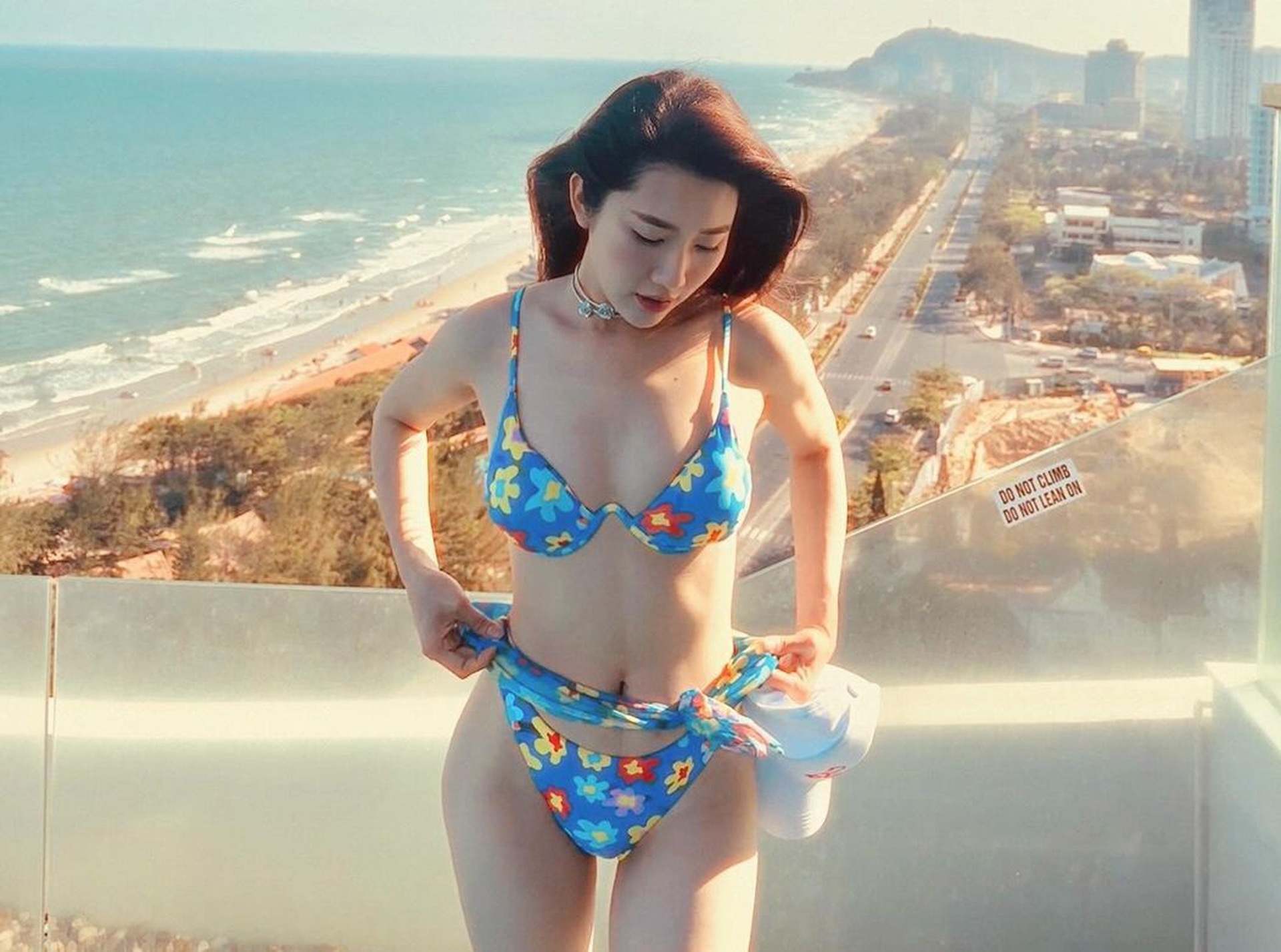 Mốt bikini giúp dàn mỹ nhân Việt khoe đường cong nóng bỏng - 18 Mốt bikini giúp dàn mỹ nhân Việt khoe đường cong nóng bỏng - 18