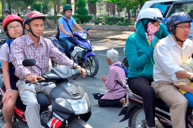 TPHCM đưa gần 300 trẻ em, người lang thang xin ăn về trung tâm bảo trợ