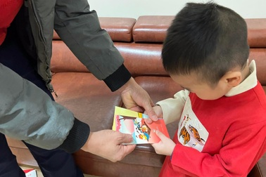 Bi hài lì xì Tết bị coi như "món nợ", người mừng đem so bì chuyện "lỗ-lãi"