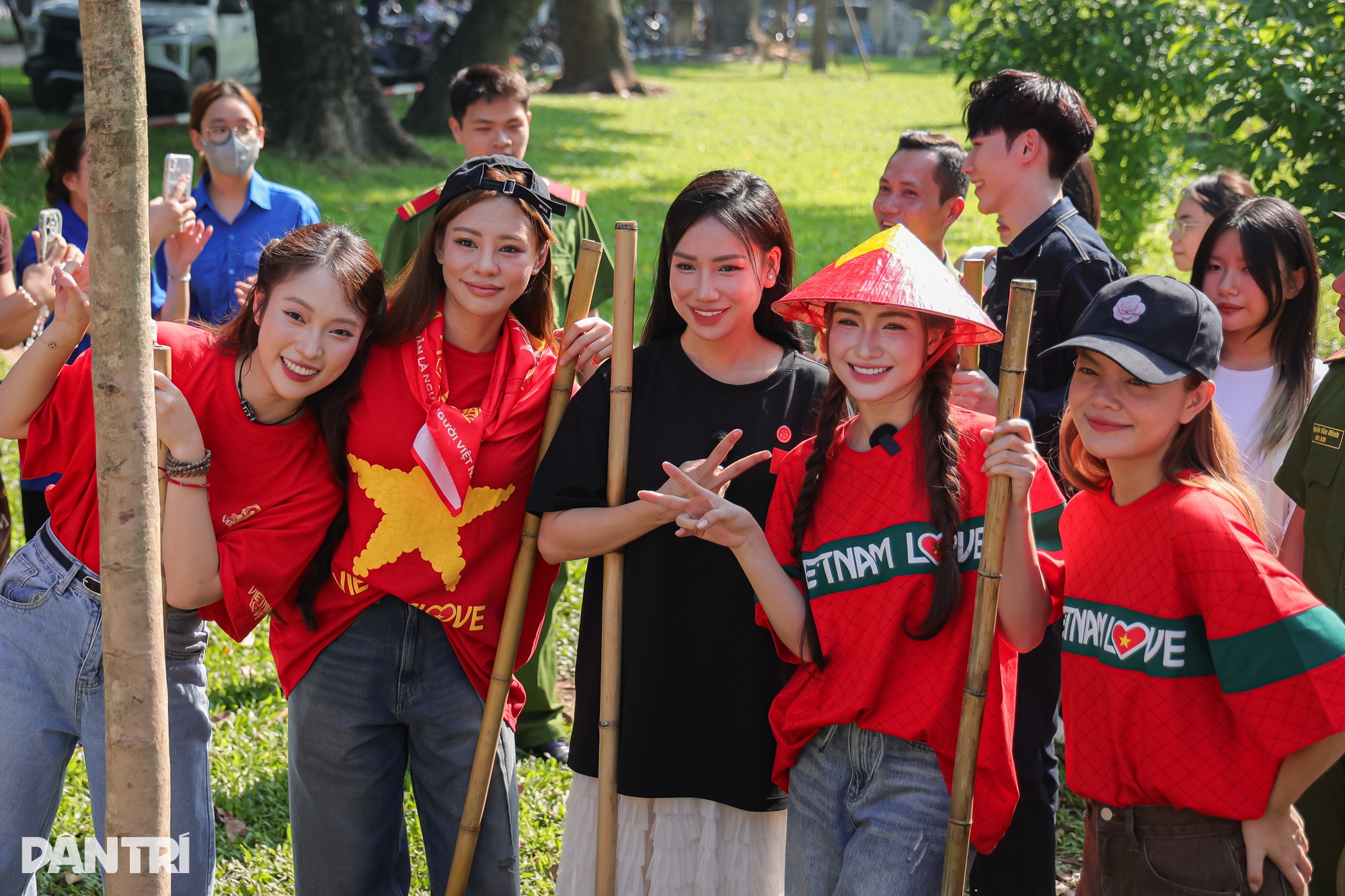 Hòa Minzy, Quốc Thiên cùng dàn sao trồng cây vì Thủ đô xanh - 10