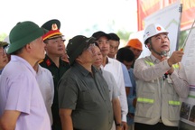 Thủ tướng khảo sát cảng biển, cao tốc ở Đà Nẵng