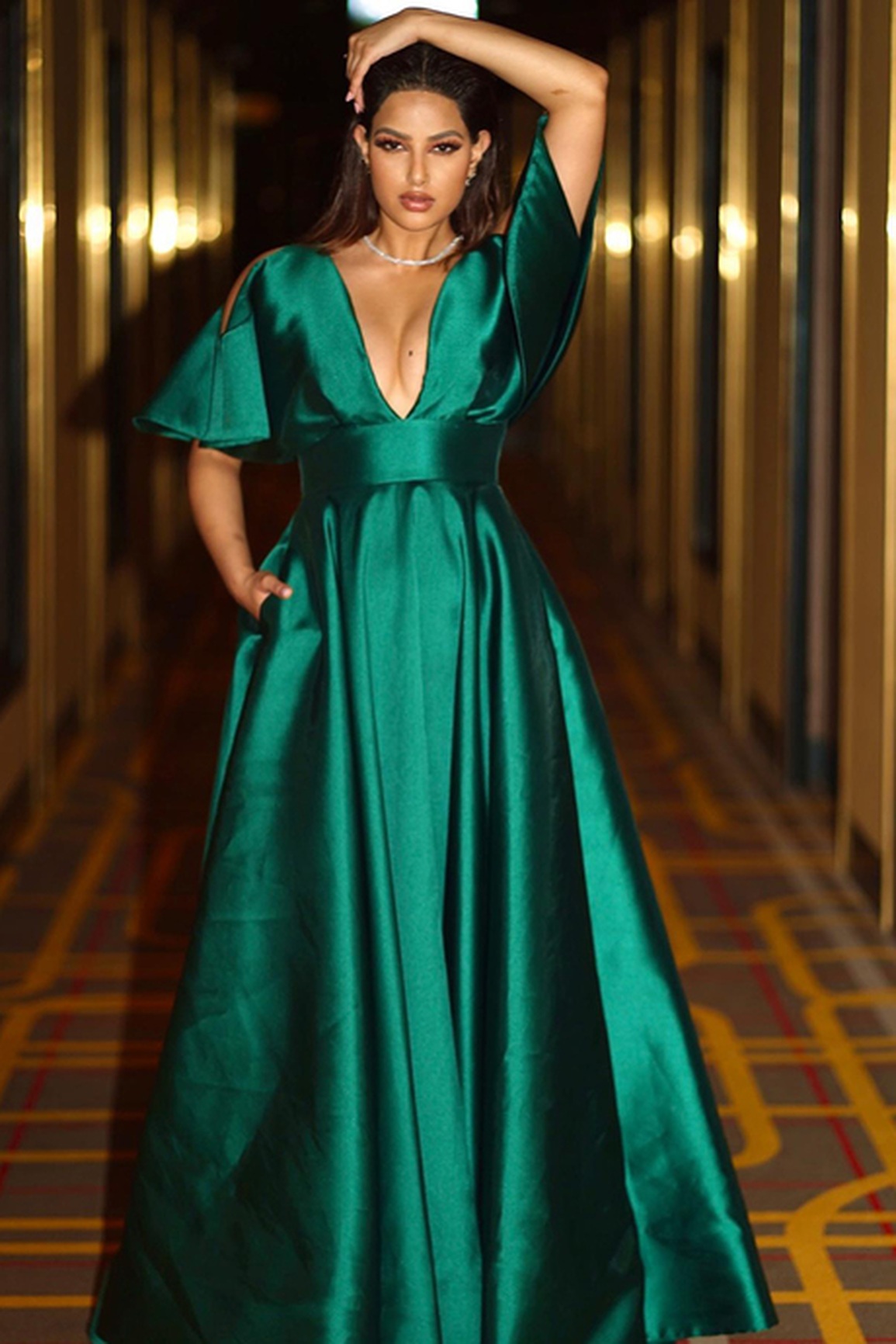 Hoa hậu Hoàn vũ 2021 được khen mặc đẹp và quyến rũ hơn dù mũm mĩm - 11 Hoa hậu Hoàn vũ 2021 được khen mặc đẹp và quyến rũ hơn dù mũm mĩm - 11