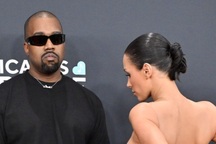 Sau màn mặc như khỏa thân của vợ, Kanye West thừa nhận mắc chứng tự kỷ