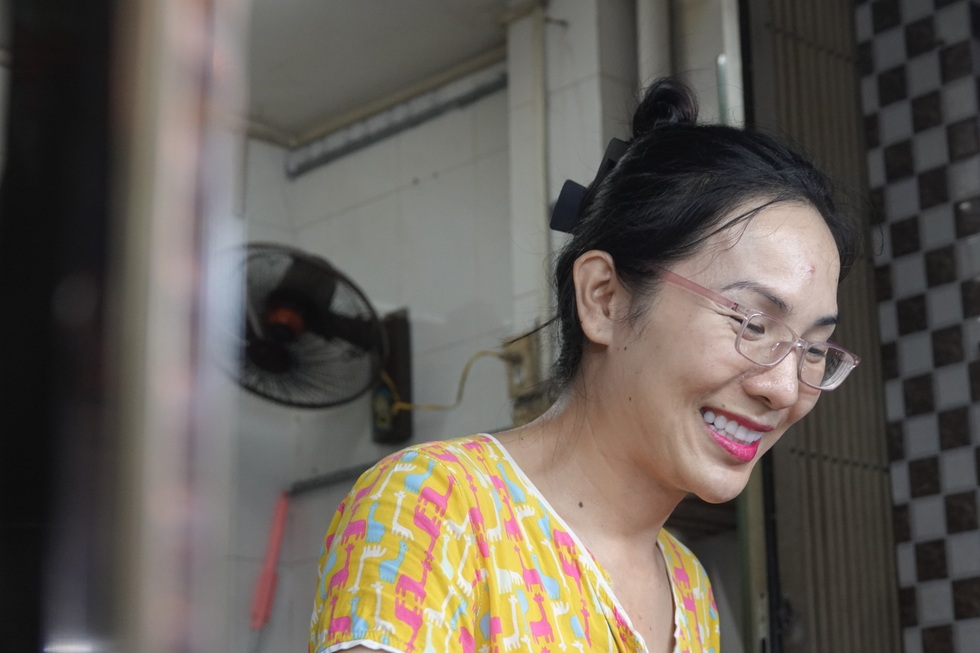 Ông bố 4 lần cạo đầu, ngỡ đánh con đến chết để ngăn 2 con trai chuyển giới - 5 Ông bố 4 lần cạo đầu, ngỡ đánh con đến chết để ngăn 2 con trai chuyển giới - 5