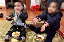 2 cháu bé bị bỏ trên đê giữa trời lạnh kèm dòng chữ "bố mẹ đều đã chết, nhờ nuôi hộ"