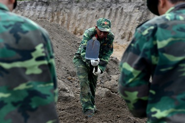 Việc tìm mộ liệt sĩ ở Tân Sơn Nhất kéo dài và gặp nhiều khó khăn