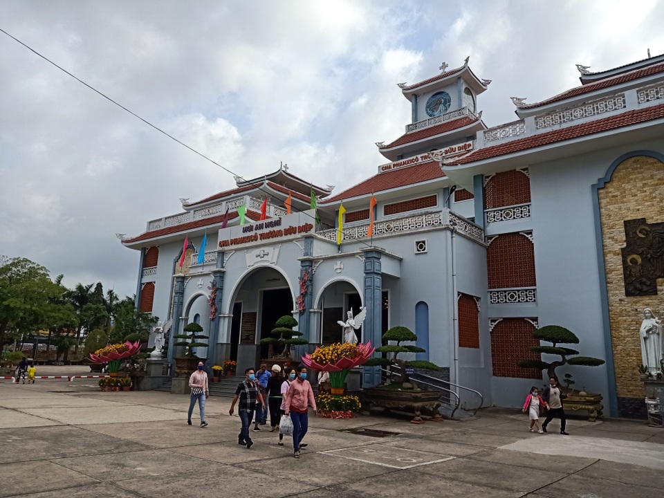 Cảnh vắng vẻ chưa từng có trong thánh đường lớn nhất miền Tây đầu năm mới - 7 Cảnh vắng vẻ chưa từng có trong thánh đường lớn nhất miền Tây đầu năm mới - 7