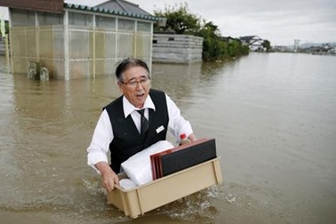 Nhật Bản tiếp tục tìm kiếm 15 người mất tích do lũ lụt