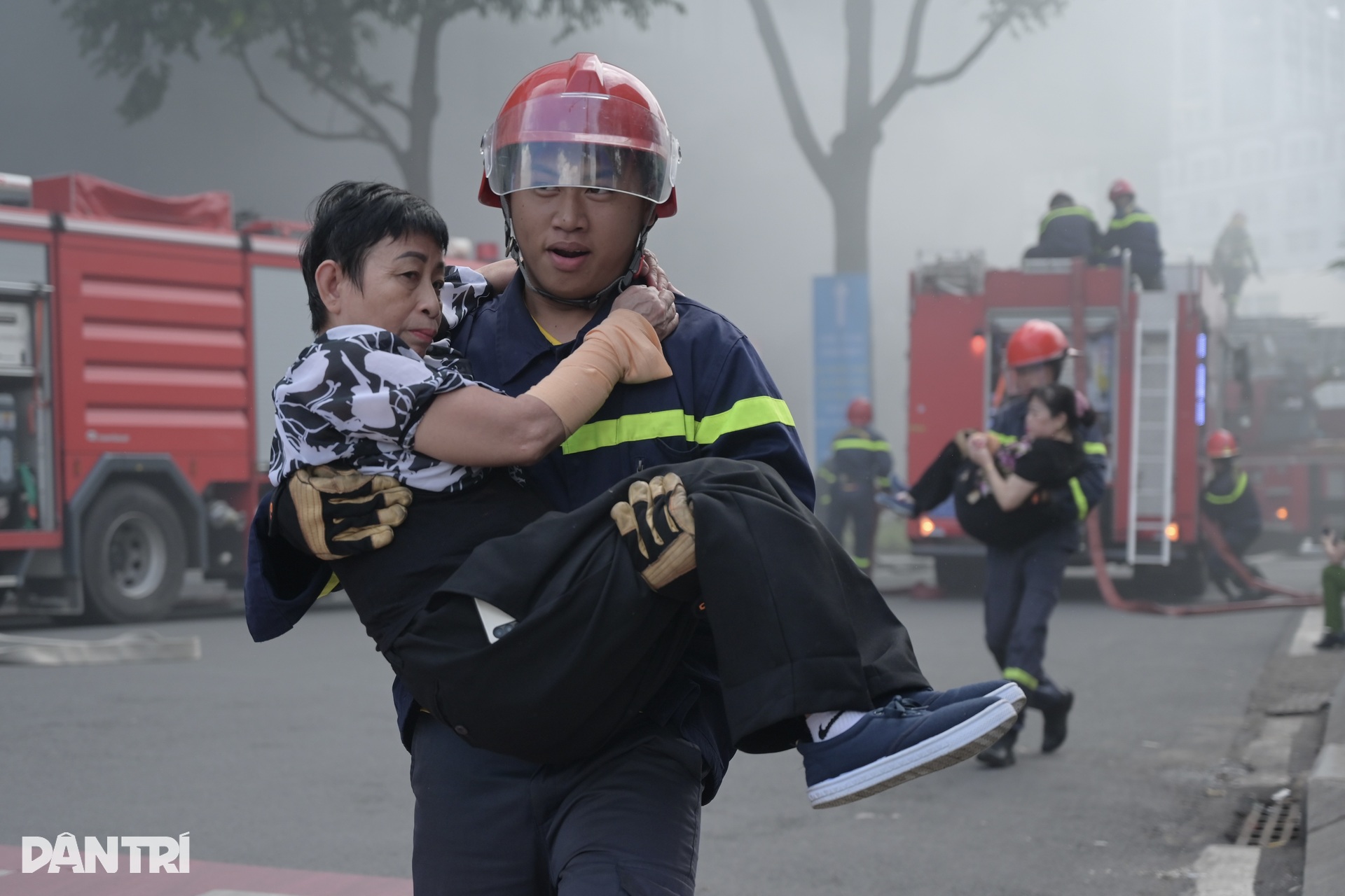 Hơn 1.300 người tham gia diễn tập chữa cháy tại tòa nhà ở trung tâm TPHCM - 5 Hơn 1.300 người tham gia diễn tập chữa cháy tại tòa nhà ở trung tâm TPHCM - 5