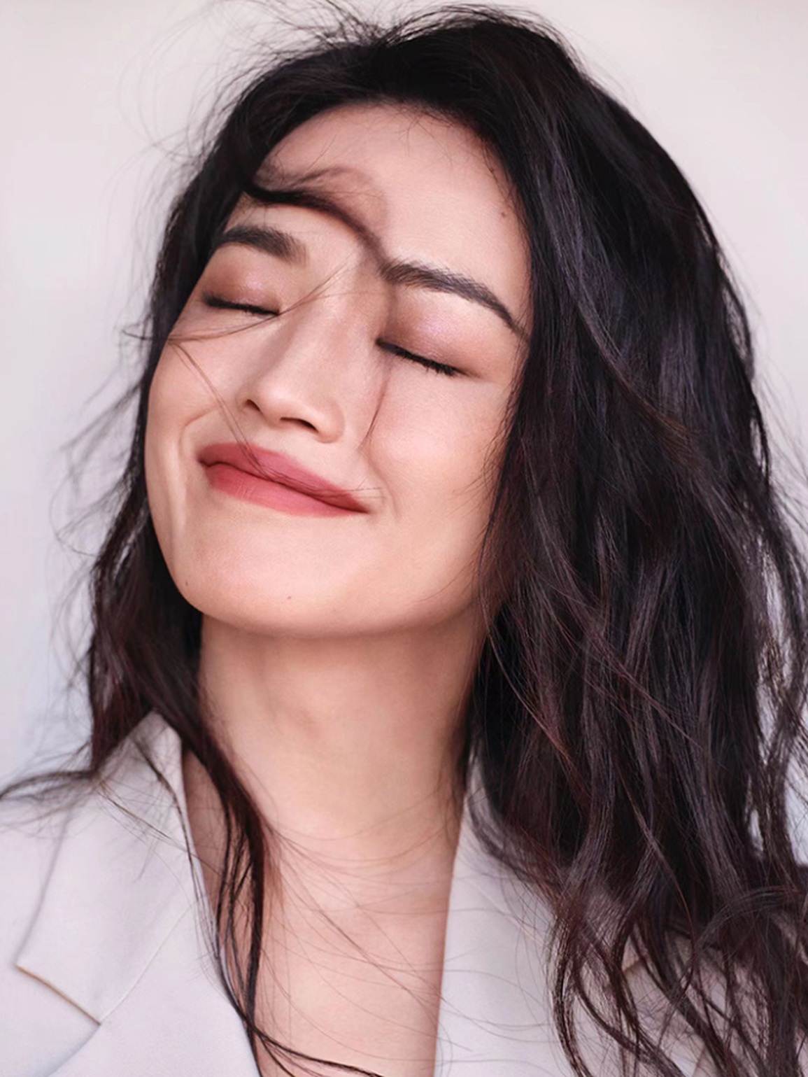 Sắc vóc quyến rũ và tươi trẻ của Thư Kỳ ở tuổi 46 - 1 Sắc vóc quyến rũ và tươi trẻ của Thư Kỳ ở tuổi 46 - 1