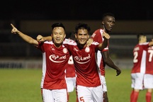 Công Phượng không ghi bàn, TPHCM vẫn thắng sát nút Thanh Hoá