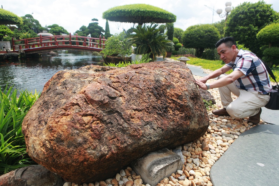 Đại gia làm hồ cá Koi, đồi nhân tạo bằng 100 tấn “đá bán quý” - 9 Đại gia làm hồ cá Koi, đồi nhân tạo bằng 100 tấn “đá bán quý” - 9