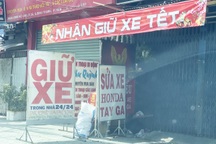 Chủ bãi giữ xe lập lờ giá vé, người dân "ngậm trái đắng"