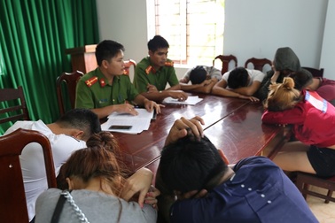 Nhóm thanh niên nam nữ thuê khách sạn để “phê” ma túy