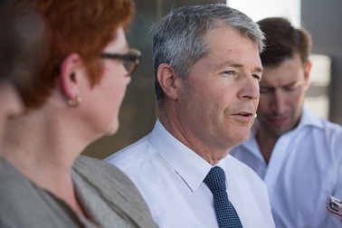 Nghị sĩ Australia xin lỗi vì ví người tị nạn như "đám rận"