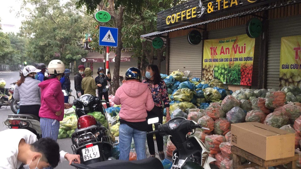 Nghệ sĩ giải cứu nông sản, xót xa thay cho bà con nông dân ở Hải Dương - 2 Nghệ sĩ giải cứu nông sản, xót xa thay cho bà con nông dân ở Hải Dương - 2