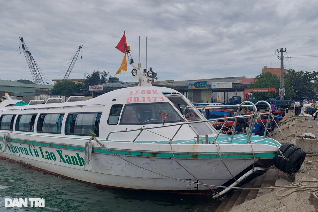 Cấm tàu gỗ, người dân xã đảo ở Quy Nhơn gặp khó - 2 Cấm tàu gỗ, người dân xã đảo ở Quy Nhơn gặp khó - 2