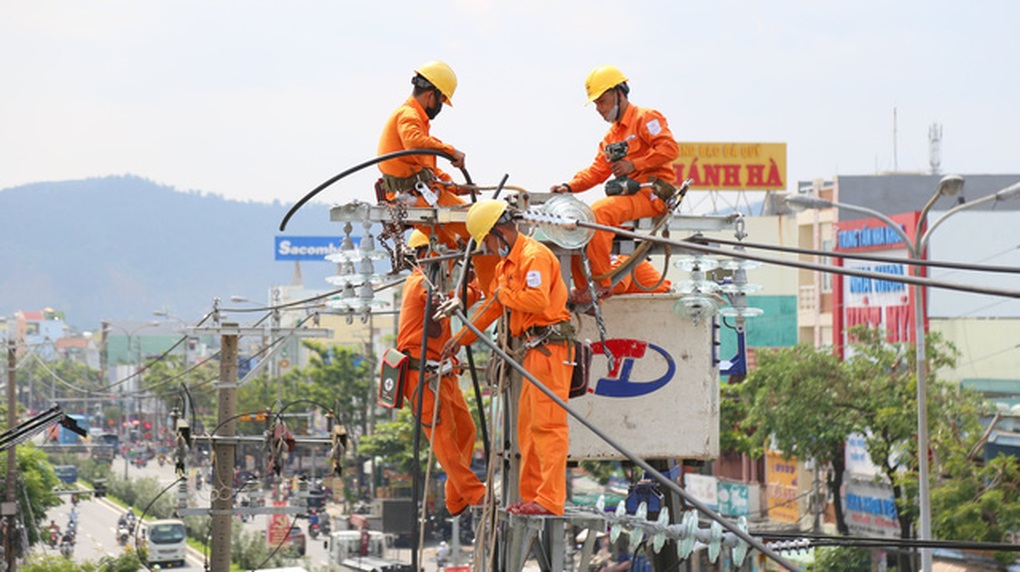 Nắng nóng đỉnh điểm, EVNNPC khuyến cáo khách hàng sử dụng điện tiết kiệm - 3 Nắng nóng đỉnh điểm, EVNNPC khuyến cáo khách hàng sử dụng điện tiết kiệm - 3