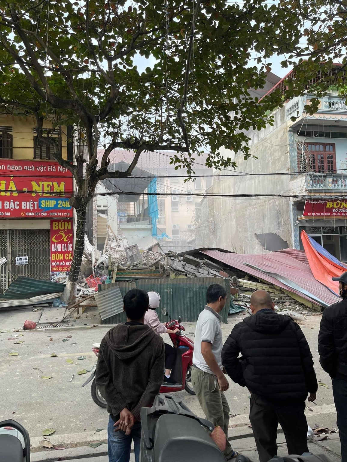 Lào Cai: Đào móng xây nhà làm sập nhà hàng xóm - 3 Lào Cai: Đào móng xây nhà làm sập nhà hàng xóm - 3