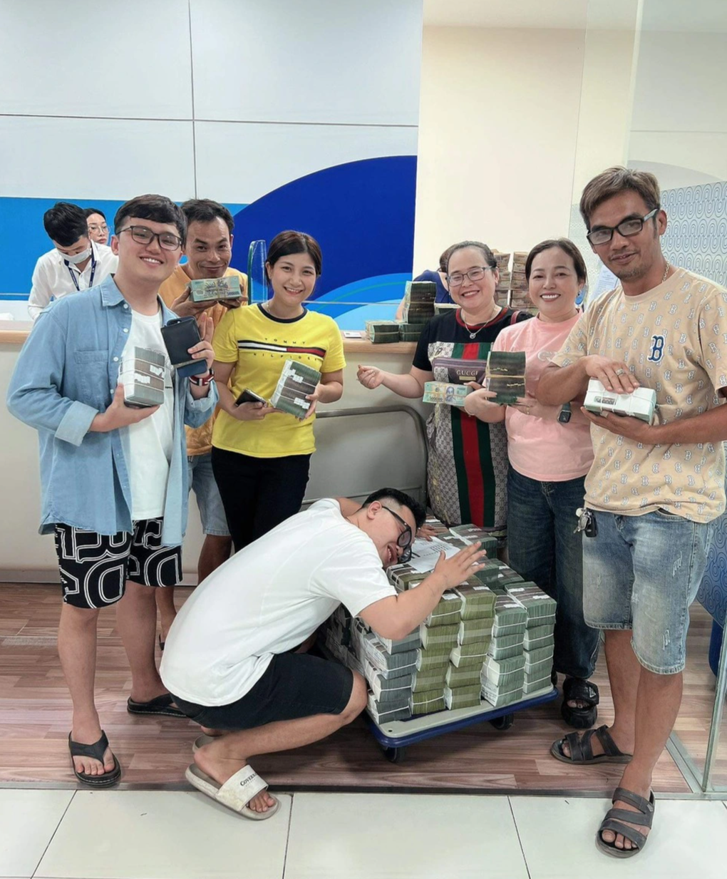 Chủ nhân 14 tờ vé số độc đắc 34,3 tỷ đồng: Tôi thấy bình thường - 1