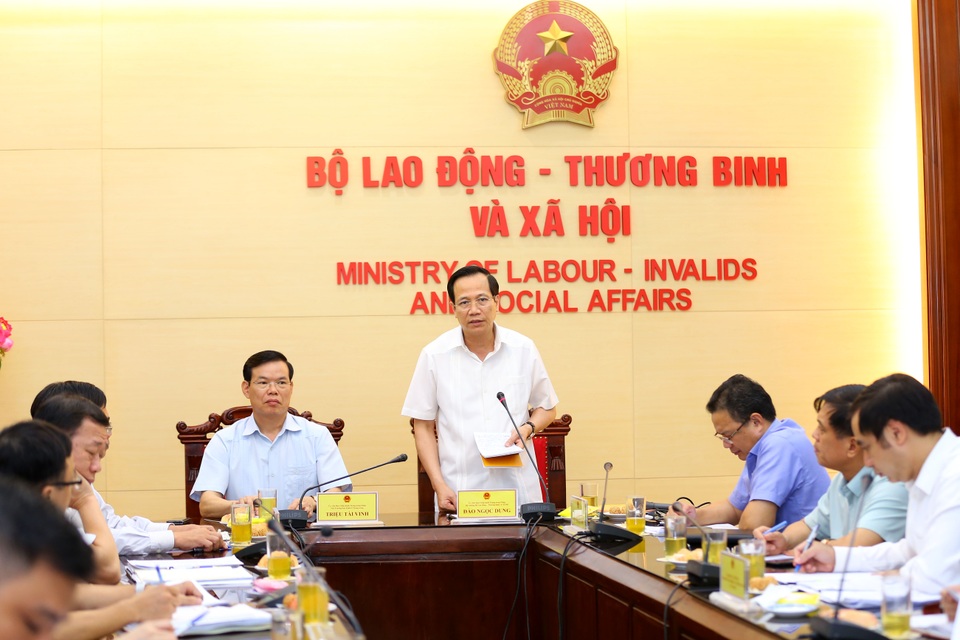 Bộ trưởng Đào Ngọc Dung: Đã giải ngân gần 12.000 tỷ đồng khắc phục Covid-19 - 2 Bộ trưởng Đào Ngọc Dung: Đã giải ngân gần 12.000 tỷ đồng khắc phục Covid-19 - 2