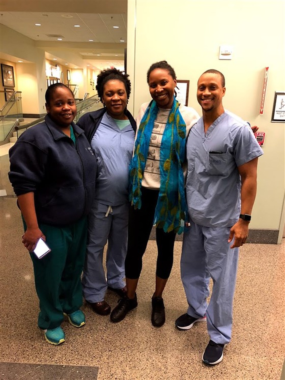 Phớt lờ những cơn ho nhẹ, bà mẹ 4 con nhận kết quả “ung thư giai đoạn cuối” sau 2 năm - 3