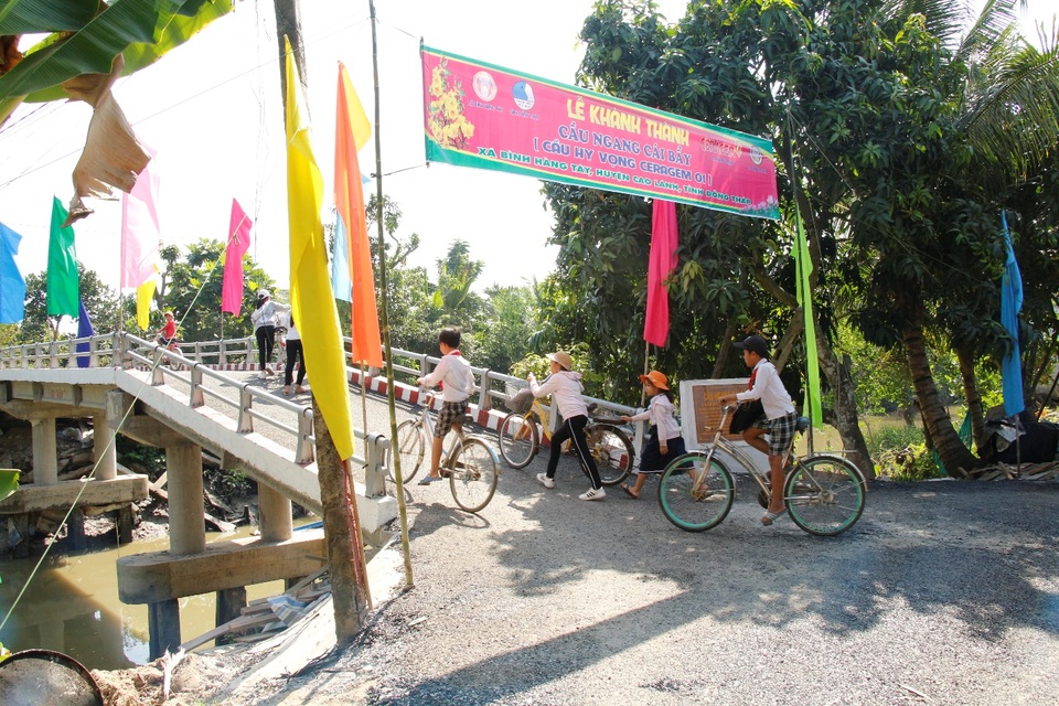 Công ty Ceragem khánh thành cây cầu mang tên Hy Vọng tại Đồng Tháp - 1 Công ty Ceragem khánh thành cây cầu mang tên Hy Vọng tại Đồng Tháp - 1