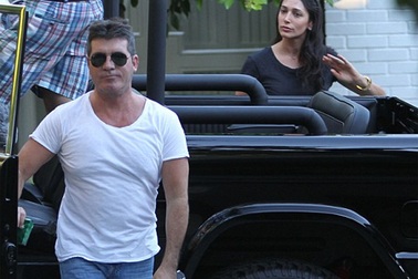 Simon Cowell chưa lên tiếng sau thông tin “có con với gái có chồng”