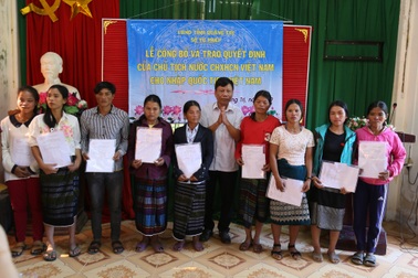 Nhập quốc tịch Việt Nam cho 350 người Lào di cư tới Quảng Trị