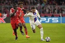 HLV Bayern Munich khen ngợi cầu thủ khiến Mbappe "tắt điện"