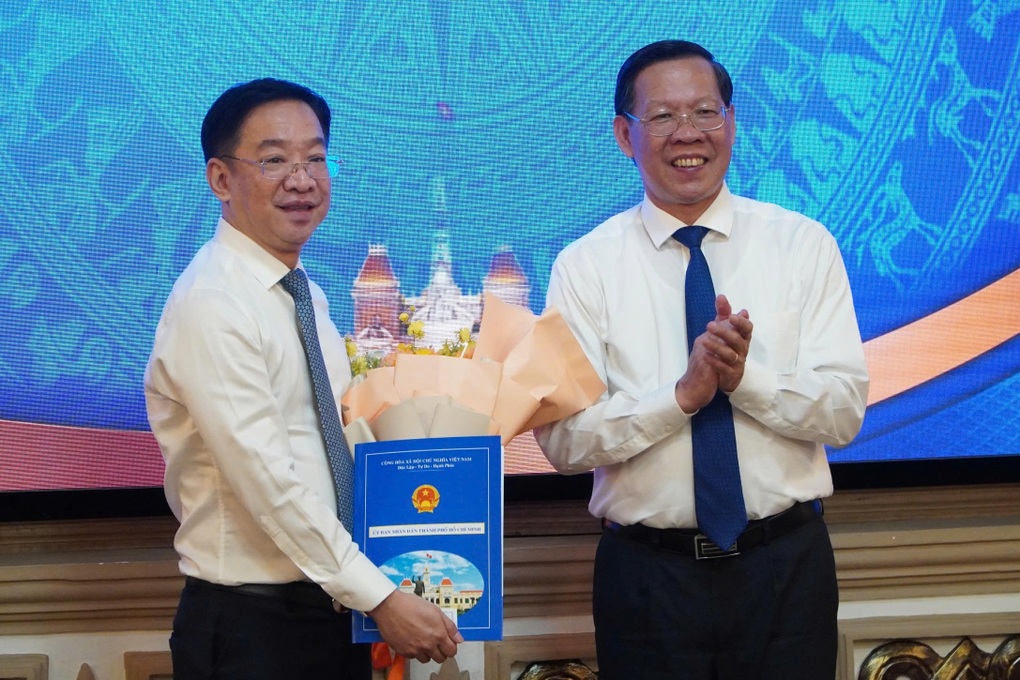 TPHCM có tân Giám đốc Sở Tư pháp và 2 chủ tịch quận - 2 TPHCM có tân Giám đốc Sở Tư pháp và 2 chủ tịch quận - 2