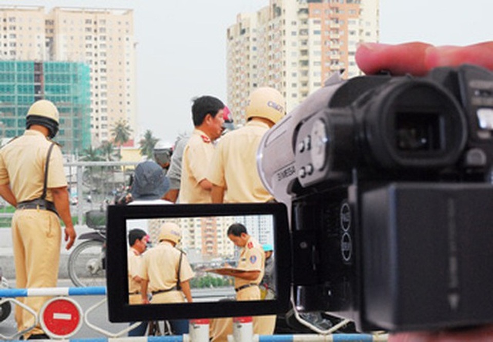 Người dân ghi hình CSGT thực thi nhiệm vụ phải đảm bảo những yêu cầu nào? - 1 Người dân ghi hình CSGT thực thi nhiệm vụ phải đảm bảo những yêu cầu nào? - 1