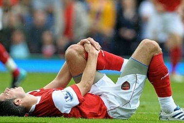 Van Persie chấn thương, Arsenal thực sự khốn đốn