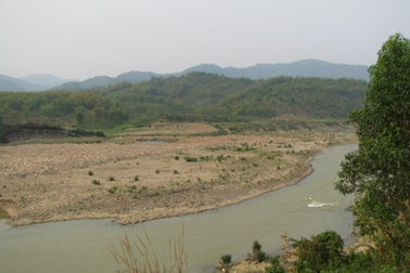 Thượng điền tích thủy hạ điền khan 