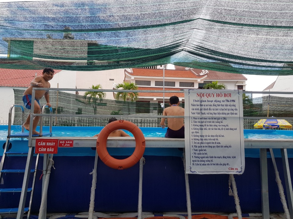 Thầy giáo đầu tư hồ bơi cho học sinh vùng ven học bơi dịp hè - 4 Thầy giáo đầu tư hồ bơi cho học sinh vùng ven học bơi dịp hè - 4