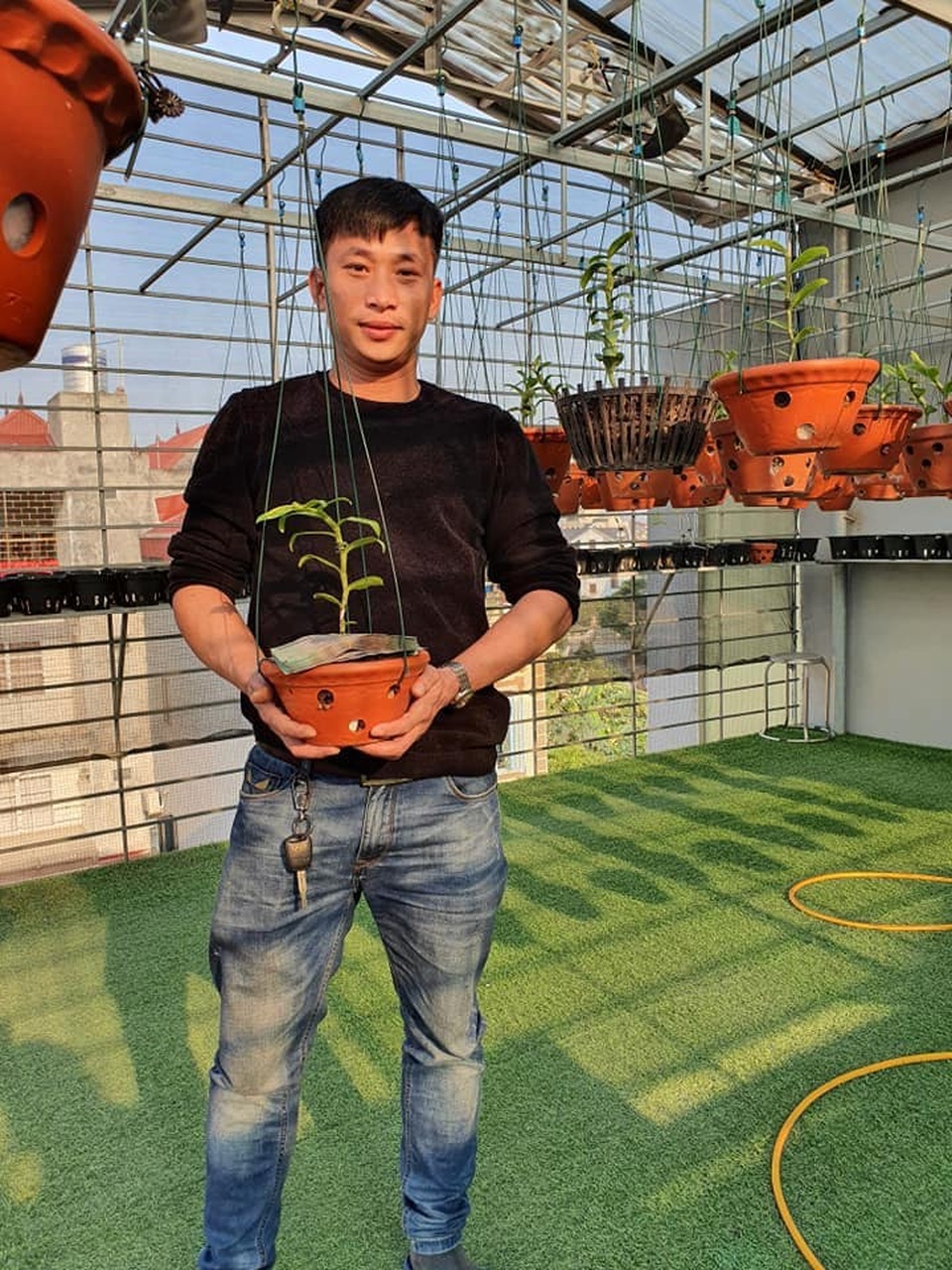 Nghệ nhân Ngô Minh Luân chia sẻ về bí quyết chăm sóc lan rừng lâu tàn khi nở hoa - 2