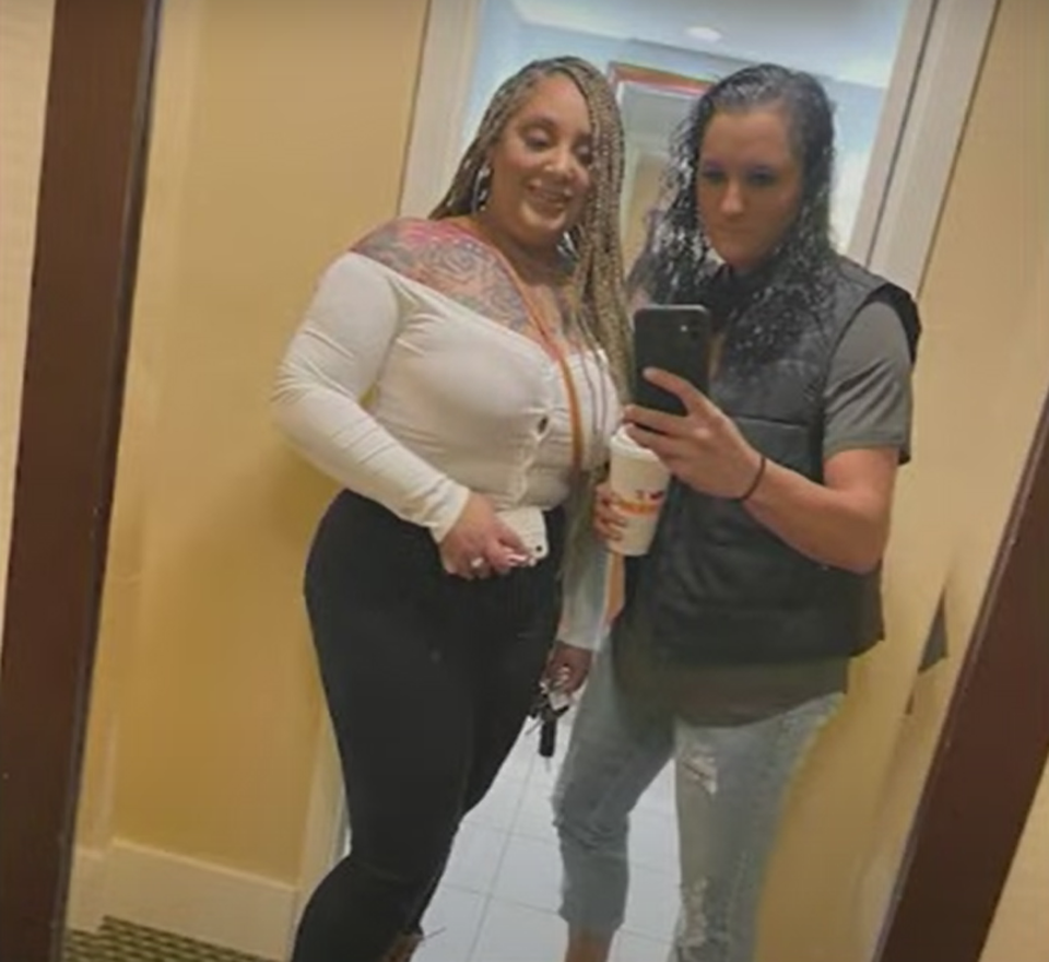 Phát hiện đồng nghiệp cùng làm việc 9 năm là chị em ruột - 2