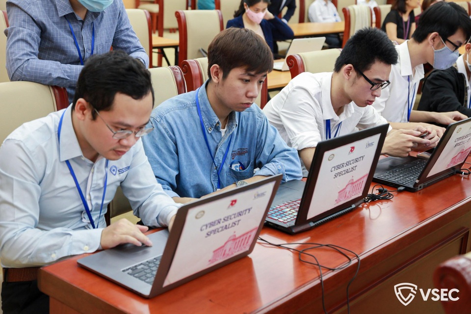 Tấn công mạng ngày càng tinh vi, đâu là giải pháp toàn diện? - 3 Tấn công mạng ngày càng tinh vi, đâu là giải pháp toàn diện? - 3