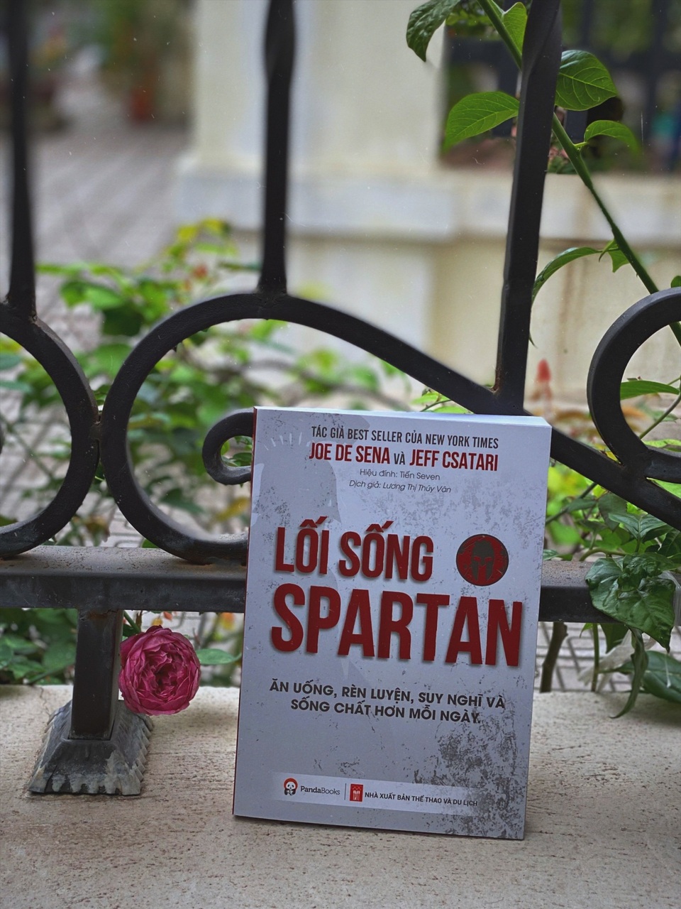 Lối Sống Spartan - Cuốn sách đáng đọc gỡ rối vượt qua khó khăn - 1 Lối Sống Spartan - Cuốn sách đáng đọc gỡ rối vượt qua khó khăn - 1