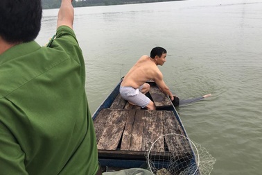 Cứu sống một phụ nữ nhảy cầu tự vẫn