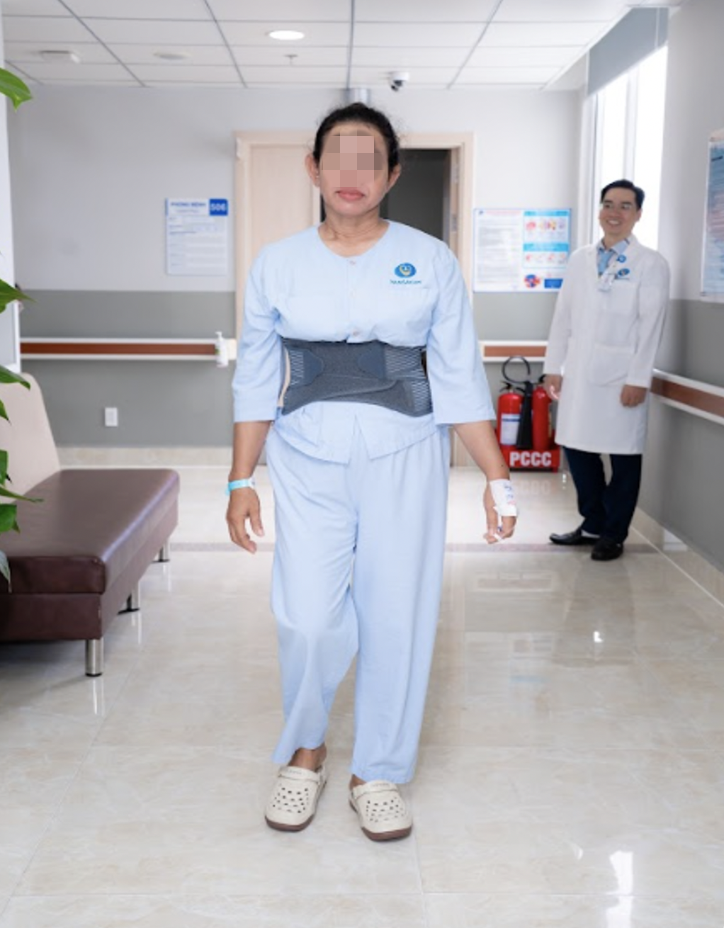 Vượt hàng trăm km từ Campuchia đến TPHCM cấp cứu 2 chân có nguy cơ liệt - 3