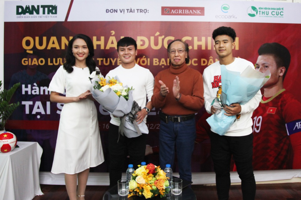 Bộ đôi Quang Hải và Đức Chinh giao lưu trực tuyến cùng độc giả Dân trí - 2 Bộ đôi Quang Hải và Đức Chinh giao lưu trực tuyến cùng độc giả Dân trí - 2